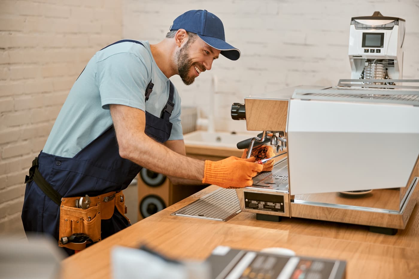 Employee at a catering coffee machine